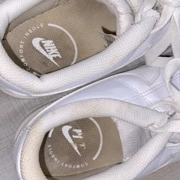 Nike Dad shoes white size 7 - Image 9