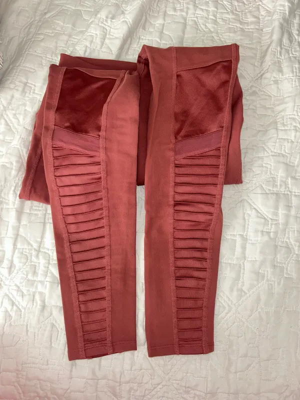 Alo Yoga Leggings - Image 2