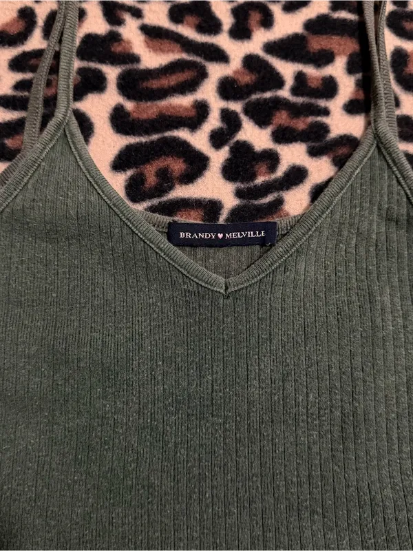 brandy melville lorene forest green ribbed tank top - Image 5