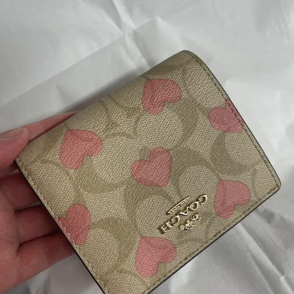 Coach Snap Wallet In Signature Canvas With Heart Print - Image 5