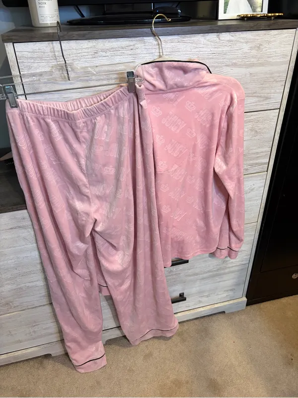 Juicy Couture Pajama Set Large Pink Velour Long Sleeve Notch Collar Top & Pants - Image 7