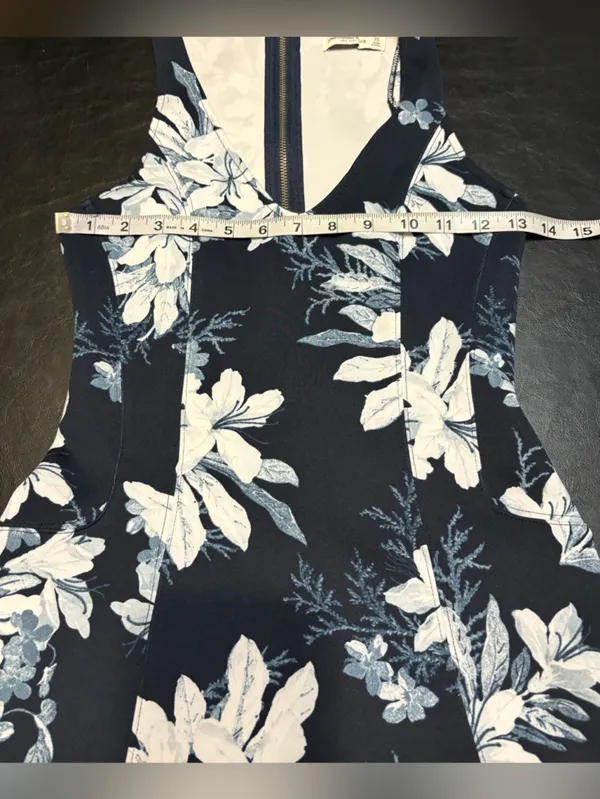 Abercrombie & Fitch Navy and White Floral Mini Dress size XS - Image 9