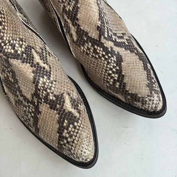 Free People Leather Ankle Boots Snakeskin Size 7 - Image 2