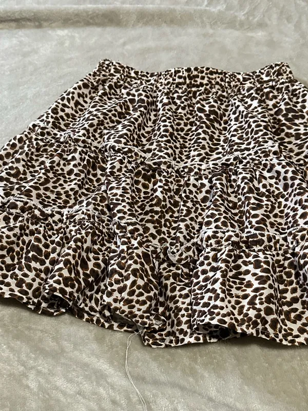 SheIn Cheetah Print Faux Tiered Flowy Mini Skirt size XS - Image 2