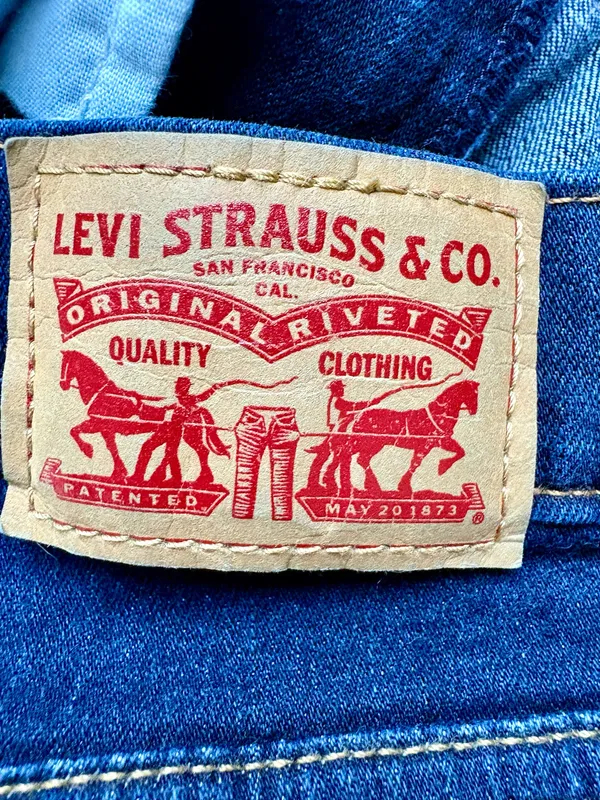 Levi’s Classic Bootcut Jeans – Size 27 Dark Wash - Image 3