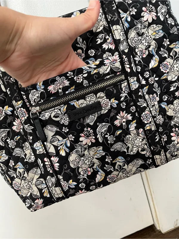 Vera Bradley Vera Tote holland garden Black Floral Quilted Pink Cream zipper - Image 3