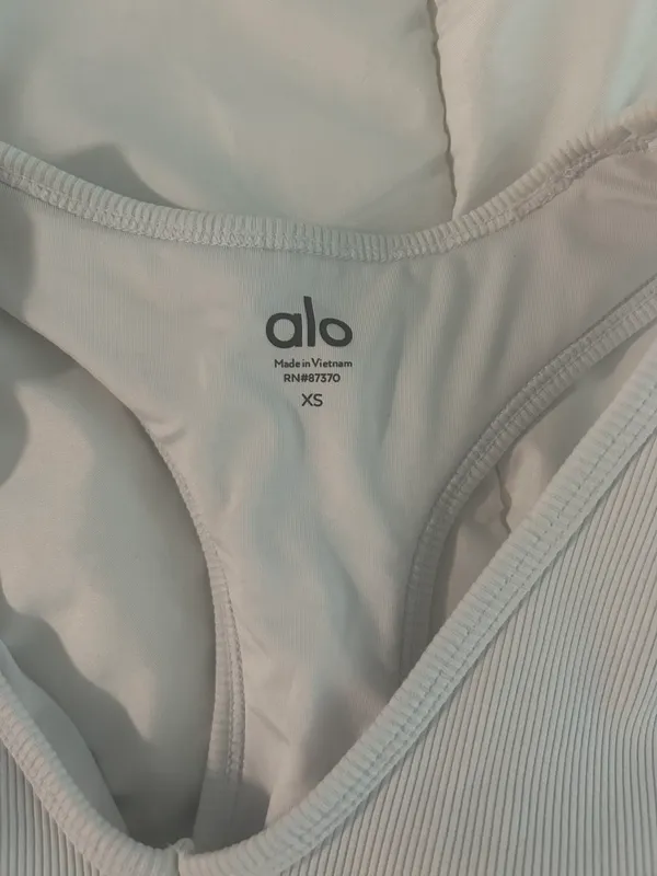Alo Goddess Ribbed Top - Image 3
