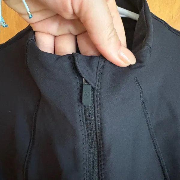 Lululemon Full Zip Running Vest Womens 4 Black Reflective‎ Trim Peplum Back - Image 6