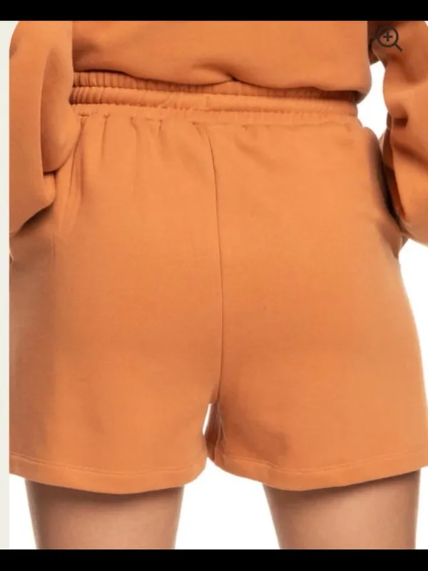 Roxy sweatshirt material shorts. Size medium - Image 3