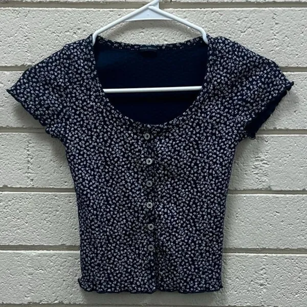 Brandy Melville Blue Floral Zelly Top one size - Image 6