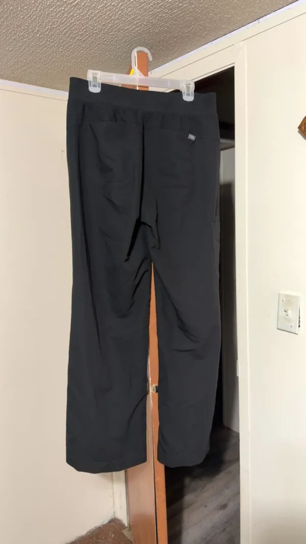 FIGS Scrubs - Image 4