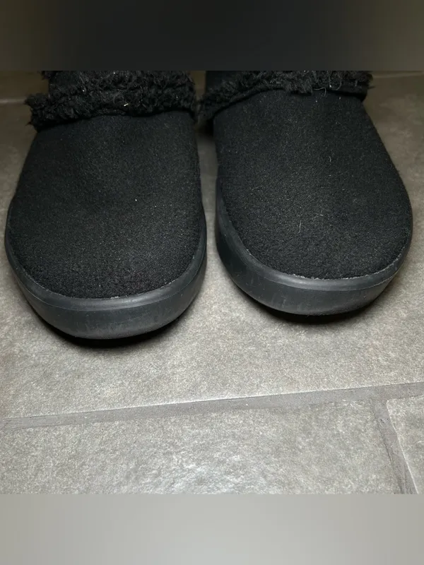 Oofos OOcoozie Black Sherpa Low Slip On Sneakers Women’s Shoe Size 9 - Image 4