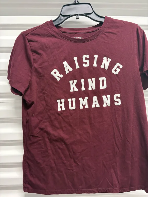 Nine West Burgundy Graphic Print 'Raising Kind Humans' T-Shirt Women's Size M - Image 6
