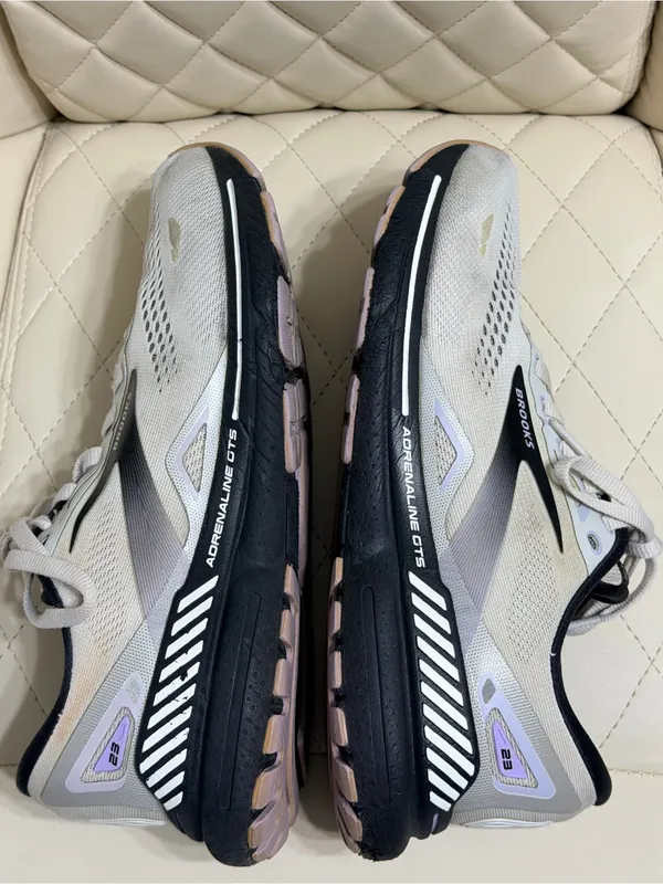 Brooks Adrenaline GTS 23 size 8.5 wide with Hoka insoles - Image 7
