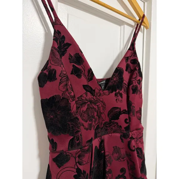 Forever 21 Burgundy Burnout velvet Flocked Floral V-Neck Draped Skort Romper M - Image 9