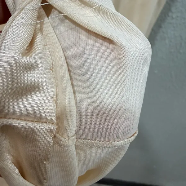 VTG 70s Vanity Fair Beige Antron Nylon Full Dress Slip 40 Lace Trim Adj Straps - Image 4