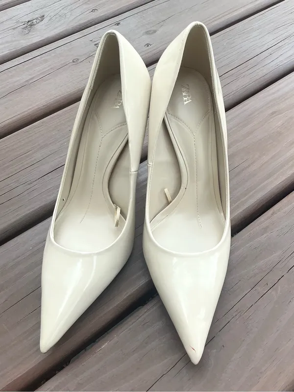 Classic Pointed-Toe Patent Stiletto Pumps in Cream🌷 - Image 10