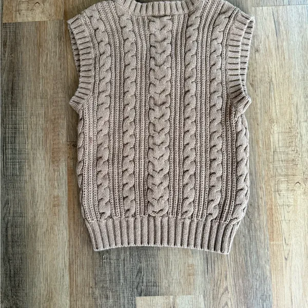 American Eagle Textured Tan V-Neck Cable Knit Sweater Vest Size Small - Image 3