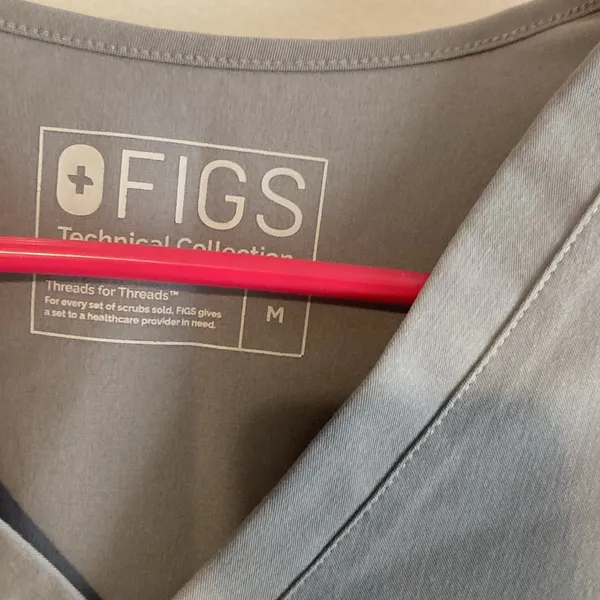 Figs Technical Collection Women’s Size Medium One Pocket Scrub Top Gray Color - Image 3