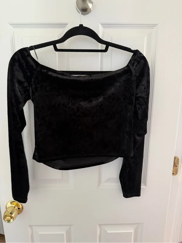 Topshop Black Velvet Long Sleeve Crop Top Size 8 - Image 5