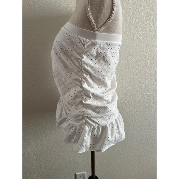 Unbranded Eyelet Lace Tube Top Size L White Ruched Ruffle Hem Strapless - Image 2