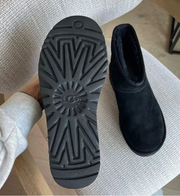 New Anthropologie + UGG Classic Mini Platform Boots - Black - Image 8