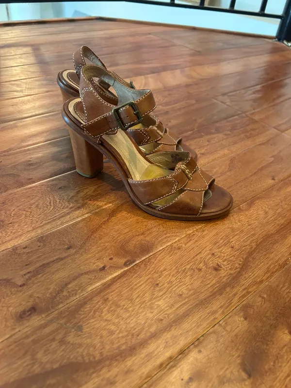 Frye Sofia Stitch Block Heel Buckle Sandal Size 6.5 - Image 2