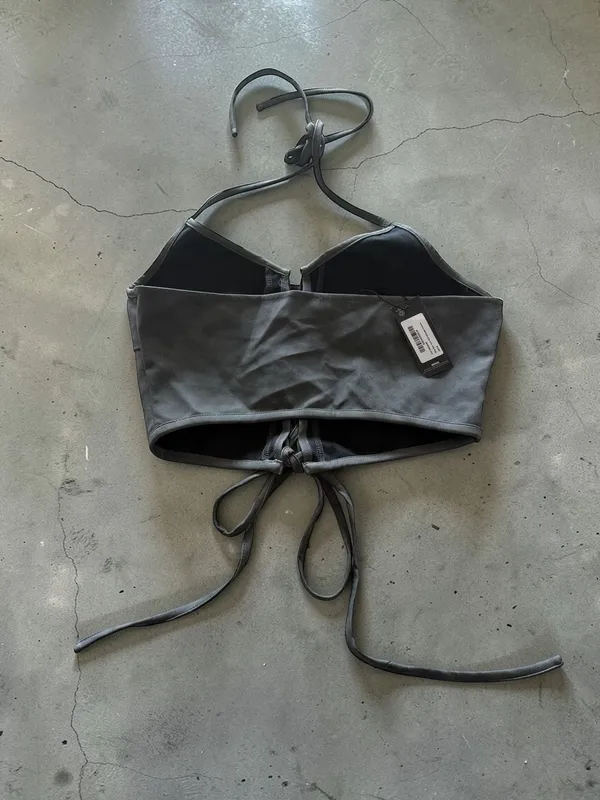 PrettyLittleThing‎ Charcoal Grey Faux Suede Lace Up Halterneck Crop Top - M - Image 2