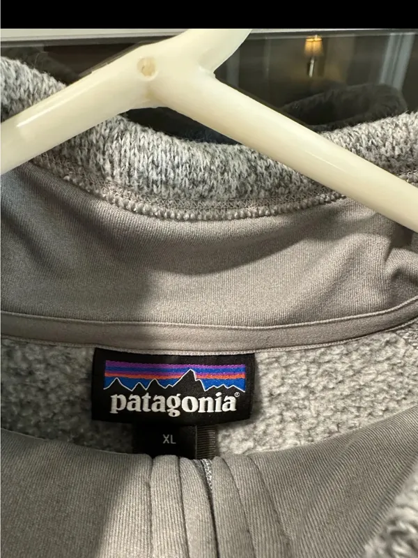 Patagonia women’s Light Gray Fleece Half-Zip Pullover - Image 2