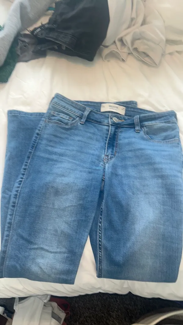 Hollister Low-Rise Bootcut Jeans - Image 4