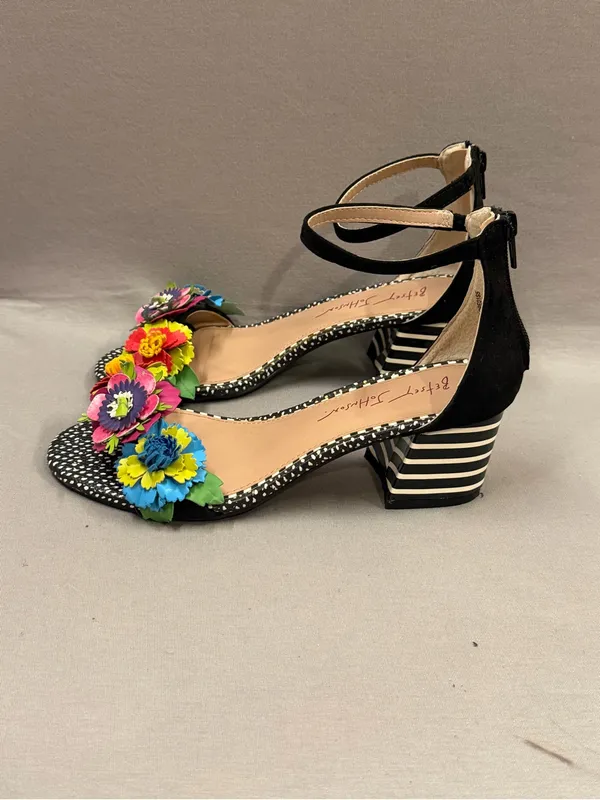 Betsey Johnson Black colorful Floral Applique Block Heel Sandals 6.5 NWOT whimsy - Image 4
