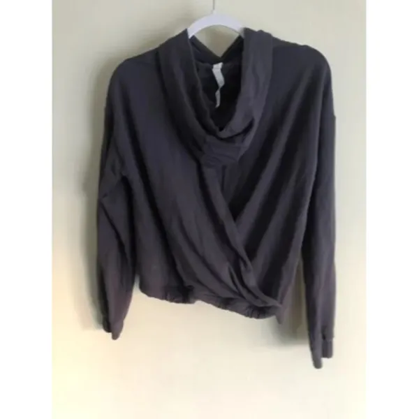 Lululemon Cropped Sweatshirt Size 6 - Image 2