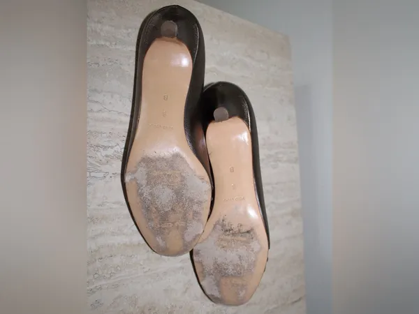 Bruno Magli Metallic Bronze Peep-Toe Kitten Heels Size 8 - Image 11
