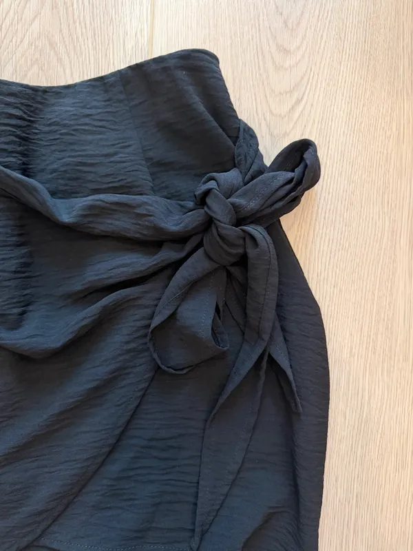 Black Wrap Tie Skirt Size M - Image 3
