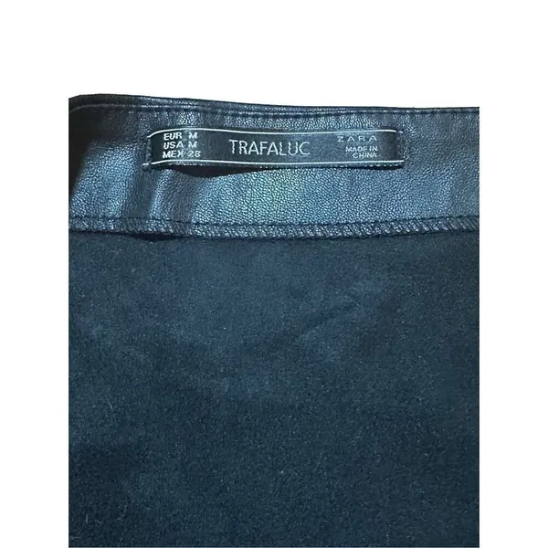 Zara black‎ faux leather mini skirt with bow detail sz M - Image 3