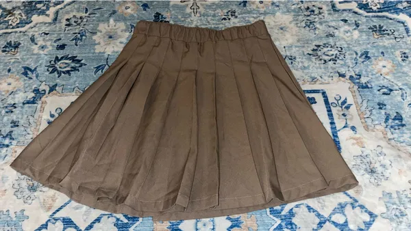 Tan pleated mini skirt - Image 2