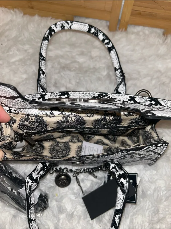 Ed Hardy Handbag Grey Snakeskin Charms Detachable cross body Strap purse NWT - Image 8