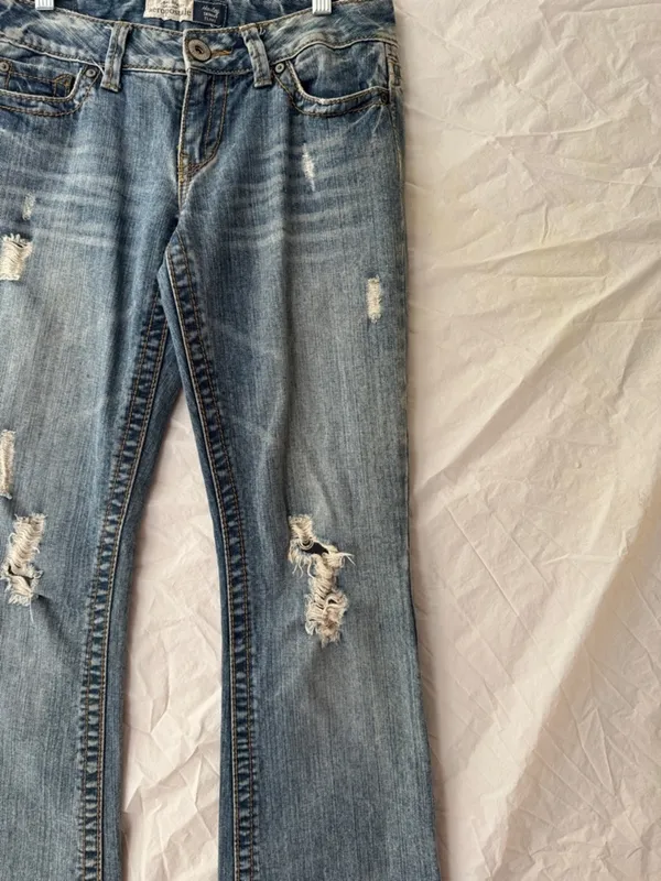 90’s Y2K Aeropostale Low Rise Hailey Flare Light Blue Ripped Flare Jeans - Image 6