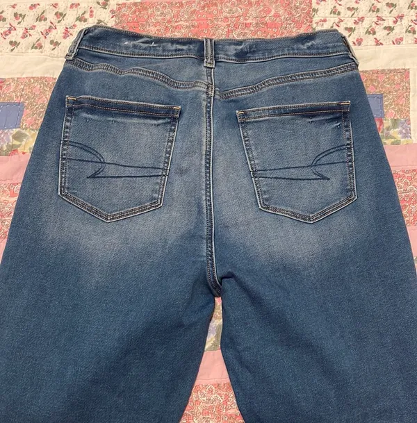 American Eagle Ripped Mom Jeans - Image 4