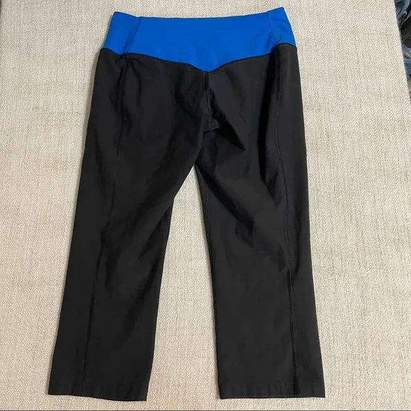 Nike Women’s Capri Leggings - Image 5