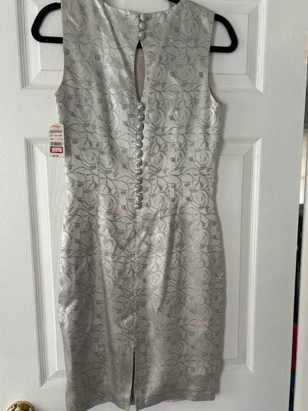 NWT Vintage Maggy London Silver Floral Jacquard Cocktail Sheath Dress Size 4 - Image 5