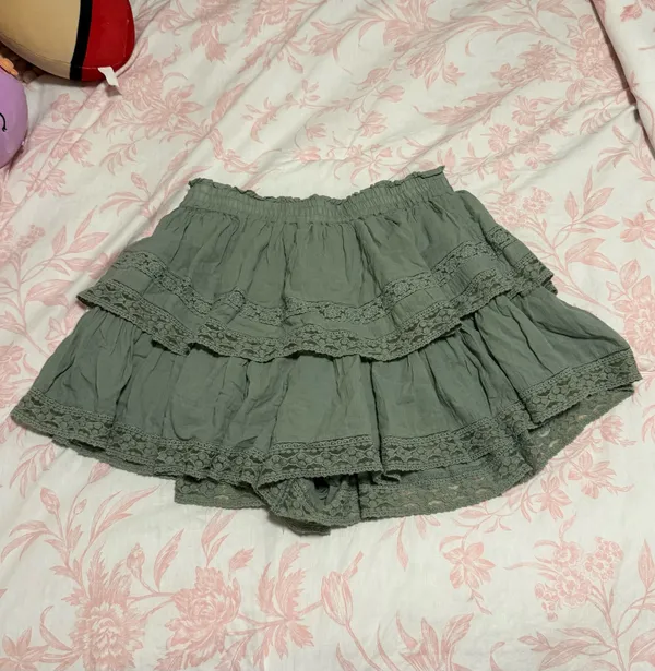 American Eagle Ruffle Shorts - Image 2
