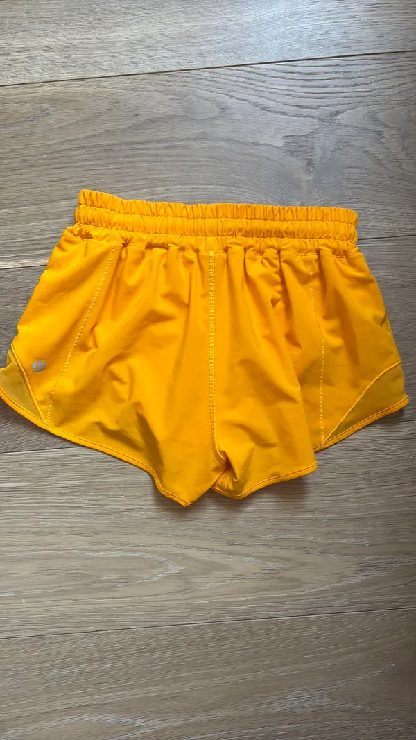 Lululemon Hotty Hot Shorts 2.5" Low-Rise - Image 2