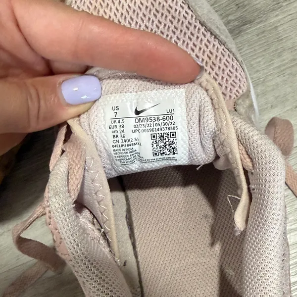 Nike Air Max Women's Sneakers in Light Pink - Image 12