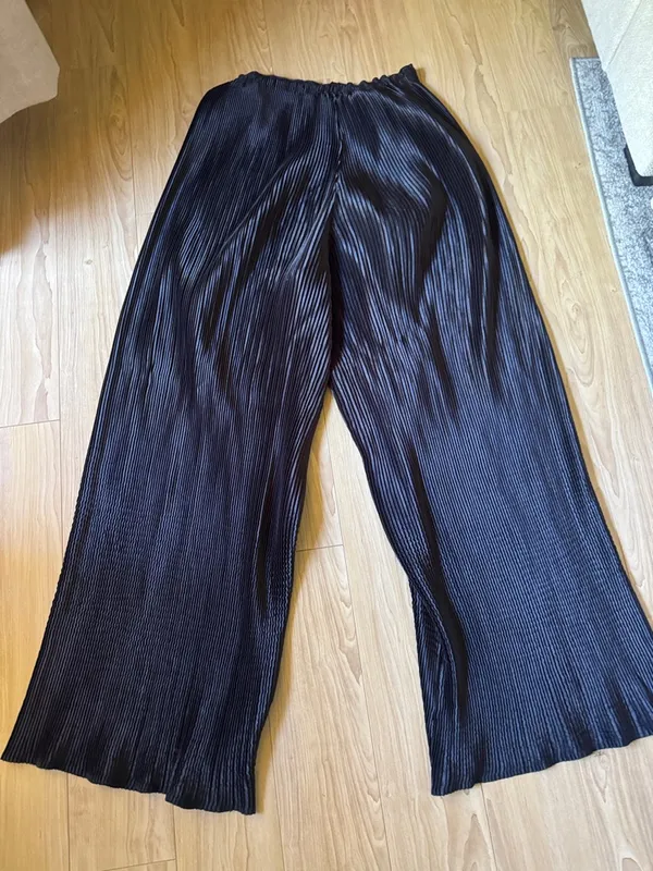 Wide Leg Pleated Pants in Black - Image 4
