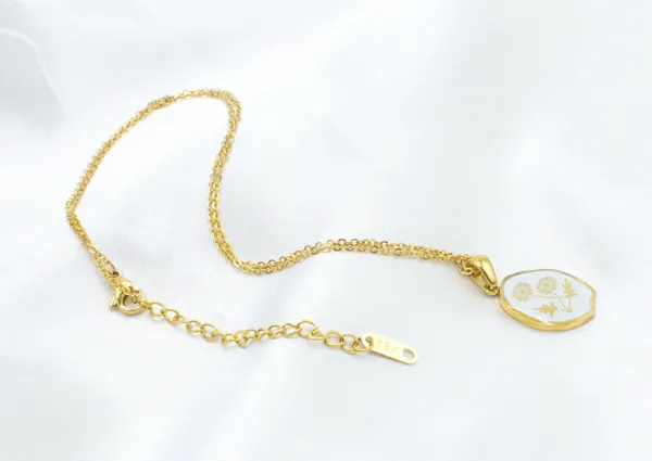 Daisy Flowers Irregular Pendant Necklace Gold - Image 6