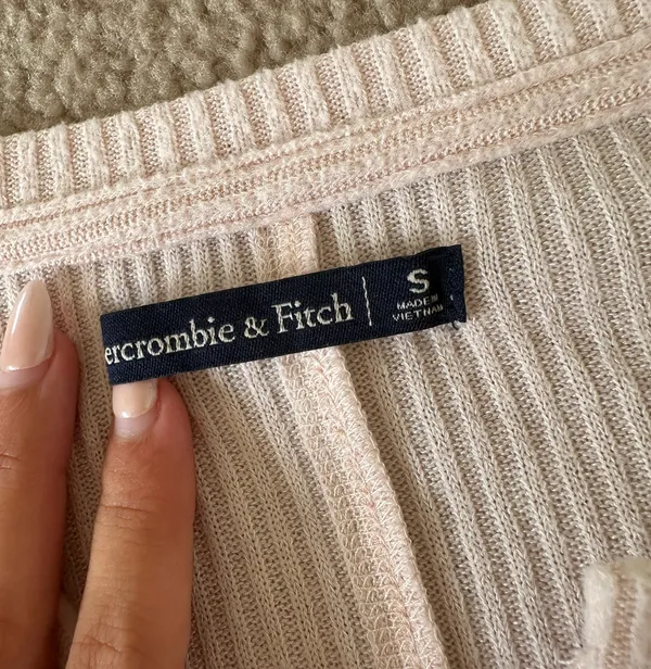 Pink Abercrombie Sweater - Image 2