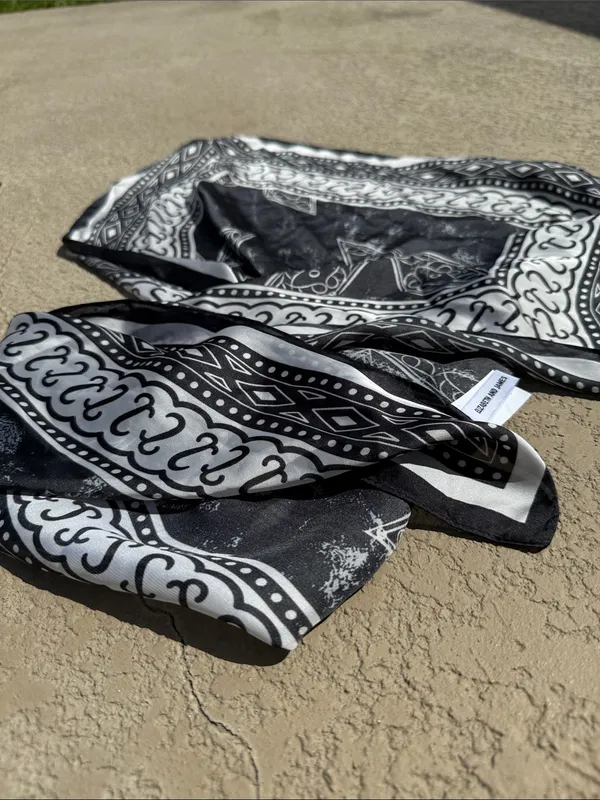 Elizabeth & James Black and White Bandana Print Scarf perfect for resort - Image 3