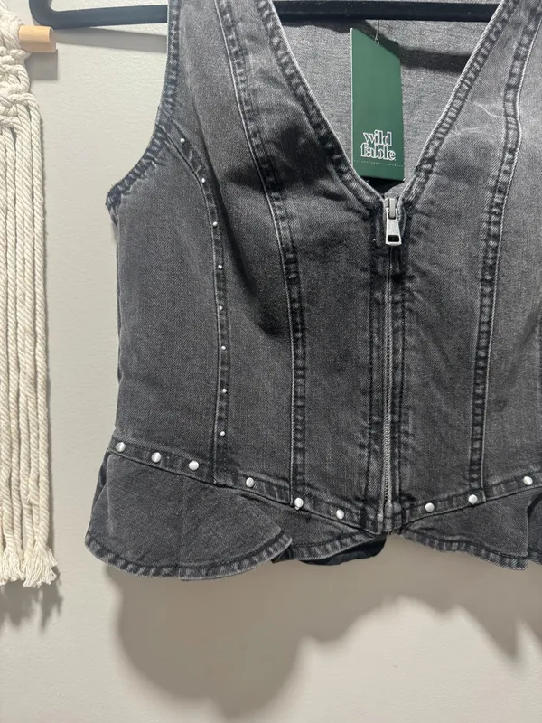 Wild Fable NWT Black Washed Denim Zip Up Studded Ruffle Peplum Vest - Image 3