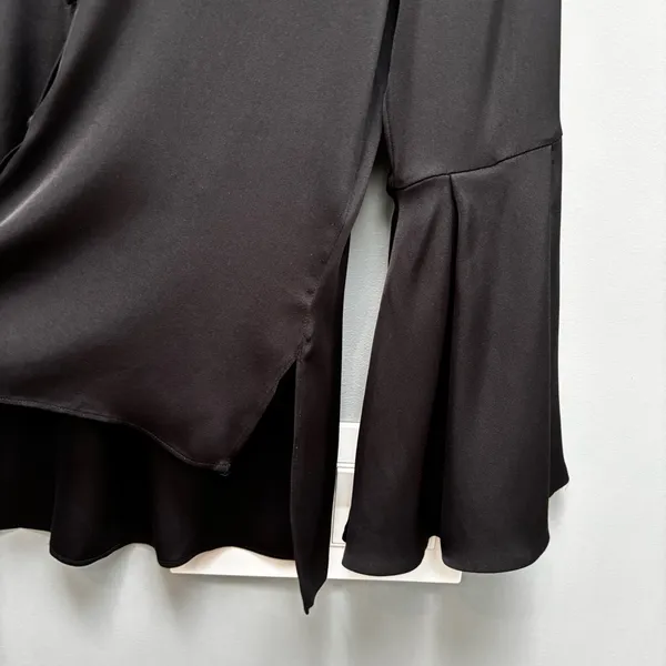 Alice + Olivia Myrtle Trumpet Sleeve Black Silk Blouse XS - Image 6